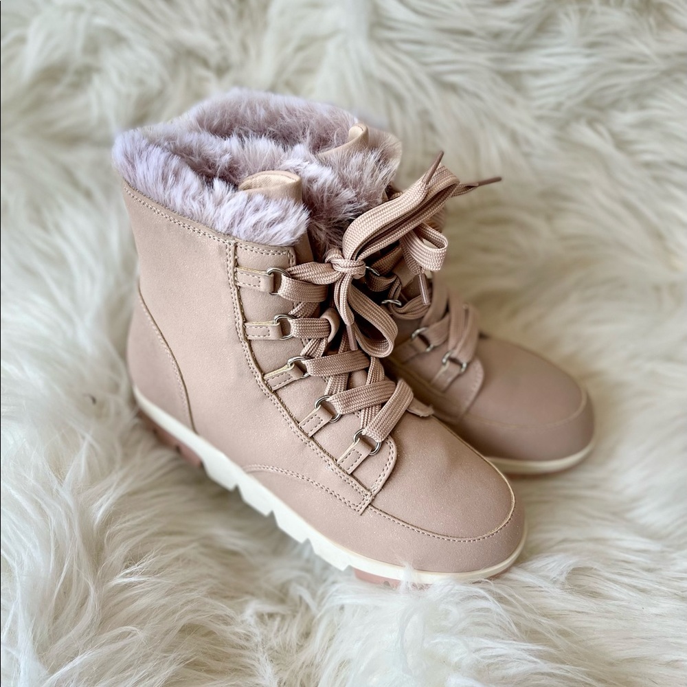 New Little girl boots size 2 in pink